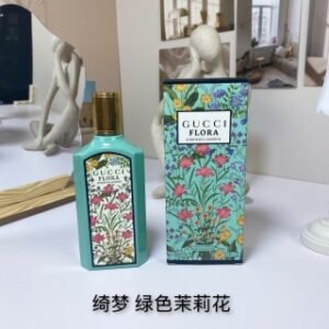 💹45✍️专柜版本
GUCCI古驰绿色绮梦茉莉香型女士香水100ml
柑橘 茉莉花香 清新

花香调
前调：柑橘香柠檬黑胡椒
中调：茉莉木兰玫瑰
后调：安息香脂广藿香
香调点评：
大花莱莉的香味发挥到极致仿佛置身于满是莱莉花的绮梦花园中
翩翩起舞随着尾调澳大利亚檀香广蓿香这两种木质香的蔓延整首舞曲缓缓完结
