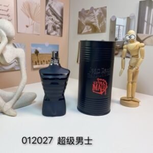💹65✍️专柜版本
012027#高缇耶超级男士125ml
Jean Paul Gaultier Ultra Male, 2015
品牌：高缇耶
调香师：Francis Kurkdjian
香调：馥奇东方调
属性：男香
前调：梨薰衣草薄荷香柠檬柠檬
中调：肉桂快乐鼠尾草葛缕子
后调：香草琥珀广藿香雪松