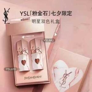 💹145✍️明通版本
圣罗兰七夕唇釉两件套礼盒/七夕限定大理石粉金石唇釉明星双色礼盒，内含：大理石粉金唇釉610-442。
配中文标，礼袋，现货供应