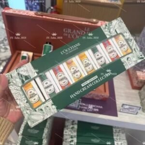 💹45✍️专柜版本
欧舒丹护手霜八件套25版绿盒 30ml*8 玫瑰野柠*2 乳木果金橘雪松*2 甜扁桃香橼琥珀*2 乳木果绿叶青橙*2 配礼袋+中文标 打30 件60
