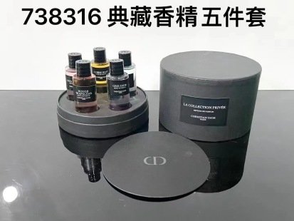 💹75✍️专柜版本
迪奥典藏香精版 香水小样五件套5x7.5ml,内含味道:暗木幽香,幸运风铃,特拉法加,蒙田沙龙,琥珀幽香。