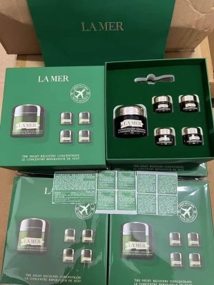 💹240✍️明通版本
海蓝之谜修护膏4+1套装!内含:50ml*1,小样7ml*4。