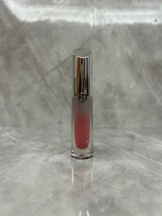💹20✍️专柜子版本
新品 阿玛尼小冰棒唇釉4ml 现货4色.色号:30-31-33-34.可配中文标.需要下单备注!