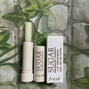 💹25✍️专柜版本
私模新品,馥蕾诗白管黄糖润唇膏/护唇膏小样2.2g