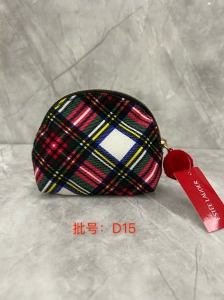 💹33✍️明通版本
雅诗兰黛抗蓝光眼霜小样两件套包包款.包含:抗蓝光眼霜小样5ml×2+零钱包×1.对版对味.市场独家货源.可冲正.可配中文标.需要下单备注.认准批号:D15.