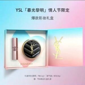 💹130✍️明通版本
2025新款 圣罗兰暮光黎明情人节限定礼盒/渐变玫瑰礼盒圆管口红气垫两件套 配礼袋，
内含🔜
可选  圣罗兰 粉/黑皮革气垫，b10-b20
可选  粉色圆管口红3.1g ，1B# 3B# 5B# 6B# 7B# 8B# 9B# 10B# 44B# 
可选  渐变玫瑰圆管口红3.1g，7B#，44#。 
可选  银色圆管口红3.2g， 03# 04# 05# 06# 07# 13# 14# 15#