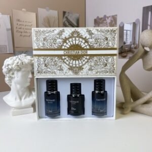 💹50✍️普通版本
迪奥旷野白金盒中样三件套30ml×3个，带喷头，内含淡香旷野，浓香旷野，典藏旷野