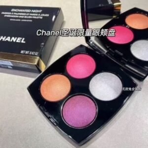 💹55✍️专柜版本
香奈儿4色/四色眼颊盘圣诞限量版12g！色号：Enchanted Night#。