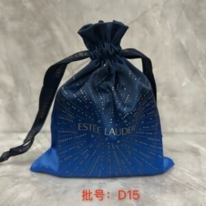 💹45✍️明通版本
雅诗兰黛抗蓝光眼霜小样四件套烟花版.包含:抗蓝光眼霜小样5ml×4+抽绳袋×1.膏体对版对味.市场独家货源.可冲正.可配中文标.需要下单备注.认准批号:D15.