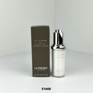 💹35✍️专柜版本/正装
莱珀妮/莱伯妮纯皙紧致聚光精萃液30ml🔜实拍📸现货❗️51668编码!对版对味✔️La Prairie莱珀妮lp白鱼子聚光瓶|把瑞士雪山的月光装进肌底
「当暗沉、色斑和岁月痕迹爬上脸庞,你需要的不只是美白,而是让肌肤学会“聚光”」。
La Prairie莱珀妮白鱼子聚光精华液,搭载品牌三大专利科技:
1. 黄金鱼子精华,瑞士冰川水域的矜贵馈赠,含300+天然养分,激活胶原蛋白再生,肌肤像绷紧的缎面般透亮
2. 卓然幻亮分子,精准狙击黑色素,淡化色斑如橡皮擦抚过纸张,连顽固的日晒斑、熬夜斑也无所遁形
3. 精璨聚光因子,模拟瑞士纯净光能,肌肤由内透出珍珠般润泽,素颜也能自带“补光灯”。
“涂它像给肌肤穿高定,暗沉是上一季的旧款,而这一季的主角必须是透、亮、紧