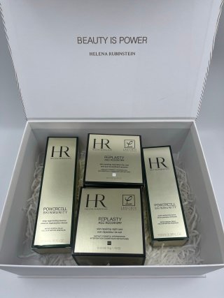 💹385✍️明通版本
HR赫莲娜王炸四件套礼盒
(内含:黑绷带面霜正装50ml*1 白绷带面霜正装50ml*1)
(新肌水正装200ml*1 绿宝瓶正装100ml*1)
新日期 配中文标 礼袋 优势现货