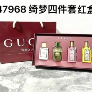 💹50✍️专柜版本
古驰绮梦香水小样5ml四件套红盒！内含：5ml*4。味道：绮梦栀子花，绮梦香兰草，金色罪爱，粉色繁花！