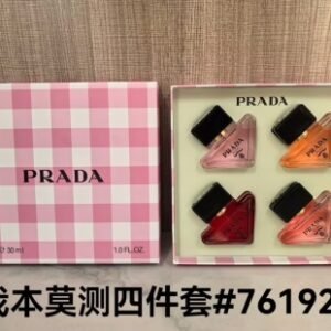 💹55✍️普通版本
普拉达 761921我本莫测四件套 粉色格纹30mlx4