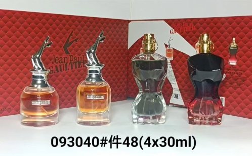 💹65✍️普通版本
093040高缇耶女士香水中样30ml四件套 红盒