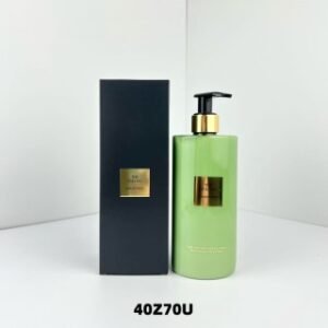 💹50✍️专柜版本
✍️阿玛尼玉龙茶身体乳400ml🔜40Z70U编码✔️可配中文标。
💁🏻‍♀️阿玛尼玉龙茶香沐浴露➕身体乳
💗清透水润，悠远茶香 🍵待机超长
💗快速吸收不黏腻，持续水润，无酒精配方对敏感肌友好，挥发的香气是香水的中后调，香味持久
💗大容量400ml，体乳＋护手双重滋润，自用送礼首选
