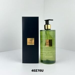 💹50✍️专柜版本
✍️阿玛尼玉龙茶沐浴露400ml🔜40Z70U编码✔️可配中文标。
💁🏻‍♀️阿玛尼玉龙茶香沐浴露➕身体乳
💗清透水润，悠远茶香 🍵待机超长
💗快速吸收不黏腻，持续水润，无酒精配方对敏感肌友好，挥发的香气是香水的中后调，香味持久
💗大容量400ml，体乳＋护手双重滋润，自用送礼首选
