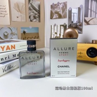 💹45✍️专柜版本
香奈儿魅力男士运动超轻版100ml
Chanel Allure Homme Sport Superleggera, 2024
品牌:香奈儿
调香师:Olivier Polge
属性:男香
香调:芳香木质调
前调:橘子柑橘
中调:木质香雪松
后调:麝香广藿香檀香木
