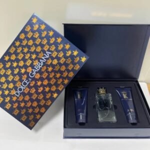 💹60✍️普通版本
LH9456杜嘉班纳皇冠彩妆三件套！内含：身体乳100ml，沐浴露100ml，香水100ml。

LH4604香奈儿蔚蓝彩妆三件套！内含：身体乳100ml，沐浴露100ml，香水100ml。

LH2577圣罗兰黑色鸦片彩妆三件套！内含：身体乳100ml，沐浴露100ml，香水90ml。

LH1919范思哲同名彩妆三件套！内含：身体乳100ml，沐浴露100ml，香水100ml。