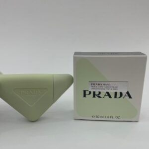 💹35✍️明通版本
PRADA普拉达护手霜50ML
最新日期至28年
配中文标 件160支,优势现货
