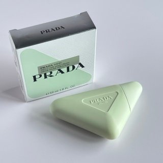 💹25✍️专柜版本
普拉达护手霜50ml 配中文标 打12 件144