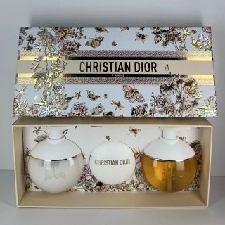 💹100✍️专柜版本
迪奥真我花蝴蝶三件套 身体乳200ml 沐浴露200ml 多用乳霜50ml 配礼袋+中文标 打12 件24