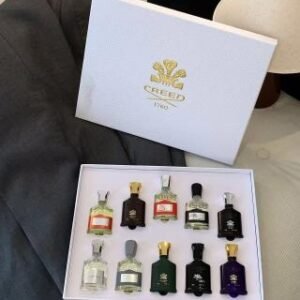 💹110✍️专柜版本
信仰CREED高定香氛星品10件套奢礼 (白盒)10*15ml 出货‼️
拿破仑之水,灰色拿破仑,拿破仑之水馥郁版,林中绿杉,桂影如绸,皇家公主乌木,暗黑之恋,维尔京岛之水,维京之海-橙,维京之海-红!十味齐全,带喷头,给你不一样的香味!