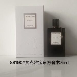 💹72✍️专柜版本
梵克雅宝香水75ml!味道:东方奢木,栀子花瓣,云雪白玉,香草兰花,月光白雪檀,月光玫瑰,加州美梦,杏香雪松木,月光广霍,皇家琥珀,晨雾之茗,尼罗里橙花,云柔广霍,珍奢沉香木,夜幕静林,蔷薇皮革,浅云妙语!
