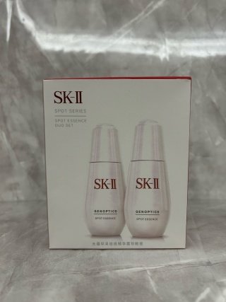 💹140✍️明通版本
SK-II 淡斑小银瓶50ml,顶级版本,细节全对版,28年新日期,可配中文标,需要下单备注!