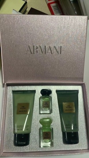 💹70✍️专柜版本
阿玛尼玉龙茶小样全身香氛四件套 身体乳50ml 沐浴露50ml 香水经典版7.5ml 幻沙版7.5ml 配礼袋+中文标 打12 件48