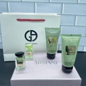 💹70✍️专柜版本
阿玛尼玉龙茶小样全身香氛四件套 身体乳50ml 沐浴露50ml 香水经典版7.5ml 幻沙版7.5ml 配礼袋+中文标 打12 件48
