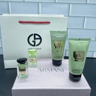 💹70✍️专柜版本
阿玛尼玉龙茶小样全身香氛四件套 身体乳50ml 沐浴露50ml 香水经典版7.5ml 幻沙版7.5ml 配礼袋+中文标 打12 件48