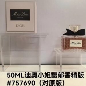 💹50✍️专柜版本，50ml
💹55✍️专柜版本，100ml 
757690迪奥小姐馥郁香精版50ml
757690迪奥小姐馥郁香精版100ml