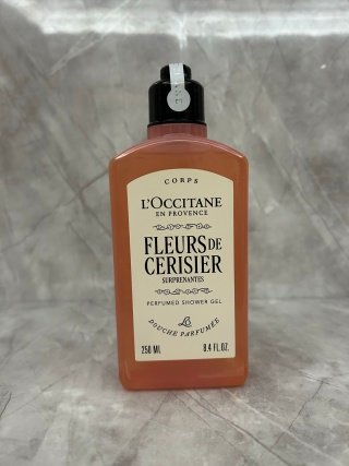 💹30✍️专柜版本
限定款欧舒丹绮梦樱花沐浴露250ml!