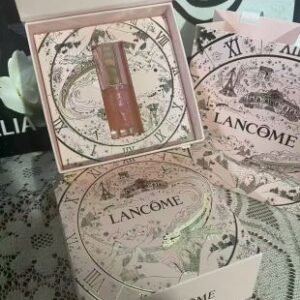 💹60✍️明通版本/唇釉礼盒装
新品25年兰蔻90周年限定圣诞唇釉单支装礼盒.色号：035号 配中文标 礼袋