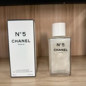 💹30✍️专柜版本
香奈儿白金5号精华油圣诞限量版250ml 独家私模 细节全对版 味道对香 市面最高版本 非流通普货 正品质量直供 支持对比 配中文标 打12 件48