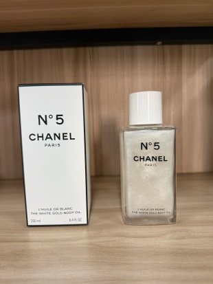 💹30✍️专柜版本
香奈儿白金5号精华油圣诞限量版250ml 独家私模 细节全对版 味道对香 市面最高版本 非流通普货 正品质量直供 支持对比 配中文标 打12 件48