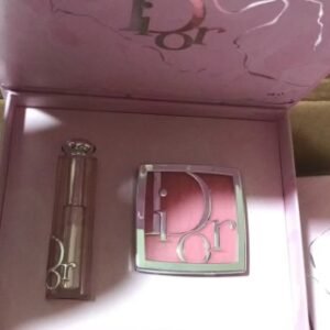 💹70✍️专柜版本
迪奥粉色大理石彩妆两件套 单色腮红25版001#4.5g 变色唇膏25版001#3.2g 配礼袋+中文标 打12 件36