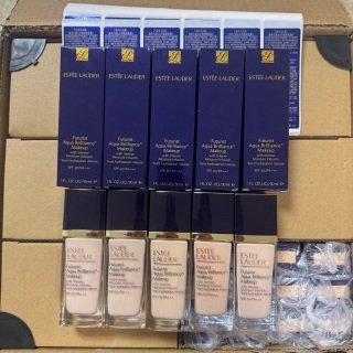 💹45✍️明通版本
雅诗兰黛沁水粉底液30ml ,现货5色:1co-2co-1wo-2wo-1c1
打12支 件144支 配中文标 现货
