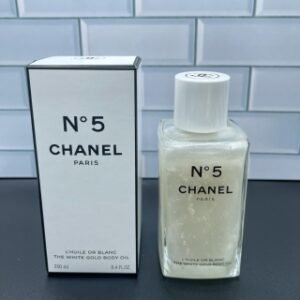💹30✍️专柜版本
香奈儿白金5号精华油圣诞限量版250ml 独家私模 细节全对版 味道对香 市面最高版本 非流通普货 正品质量直供 支持对比 打12 件48