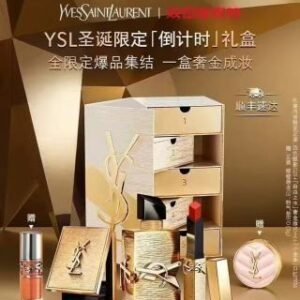 💹350✍️专柜版本
圣罗兰25圣诞新款奢金倒计时礼盒
⚠️眼影配 黑皮革款❗️❗️❗️
配置:自由之水鎏金版90ml
奢金小金条1936 2.2g-粉气垫12g
黑皮革眼影100 4g-奢金唇冻12 6ml
配中文标 礼袋 现货 不多