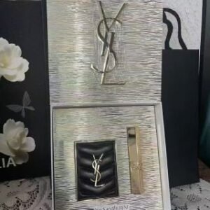 💹160✍️专柜版本
圣罗兰25款圣诞奢金彩妆礼盒
黑皮革眼影100-奢金小金条1936
配中文标礼袋 现货