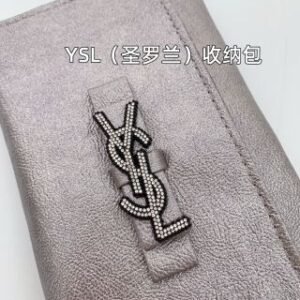 💹60✍️专柜版本
圣罗兰烫金化妆刷套装！