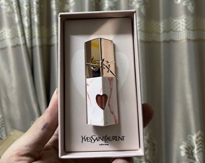 💹40✍️专柜版本
💹45✍️明通版本
2025/圣罗兰大理石唇釉礼盒装🔜配礼袋✔️YSL圣罗兰2025情人节限定礼盒!色号任意搭配,YSL大理石粉金石唇釉👉442#-610#