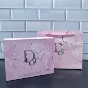 💹70✍️专柜版本
迪奥粉色大理石彩妆两件套 单色腮红25版001#4.5g 变色唇膏25版001#3.2g 配礼袋+中文标 打12 件36