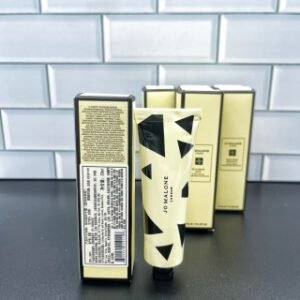 💹18✍️专柜版本
祖马龙格纹护手霜30ml,味道:蓝风铃 英国梨 青柠 海盐 牡丹 黑莓 英国橡树与榛子 配中文标 打24 件192
