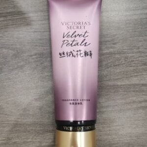 💹25✍️专柜版本
维多利亚的秘密丝绒花瓣身体乳236ml!