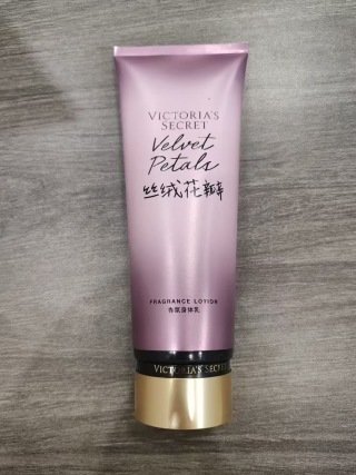 💹25✍️专柜版本
维多利亚的秘密丝绒花瓣身体乳236ml!