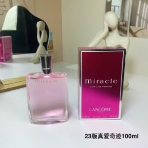 💹45✍️专柜版本，50ml/100ml
兰蔻真爱奇迹edp女士浓香水100ml，前调十分甜蜜，最初荔枝的甜味很明显，跟花掺在一起有点像🍑桃子的味道，后面突然温柔成熟精致，像从小女孩逐渐成熟的转变