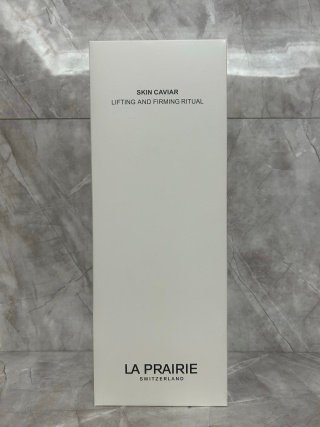 💹900✍️明通版本
新版La prairie莱珀妮/LP莱伯妮蓝鱼子五件套圆筒礼盒.包含:反重力精华50ml+鱼子酱眼霜20ml+鱼子酱面霜50ml+鱼子酱水10ml+鱼子酱眼部精华3ml.官网同步.现货不多.稀缺货源!