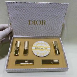 💹65✍️专柜版本/金时钟
迪奥金时钟小样五件套!内含金管口红小样1.5g*5。色号:999#。720#,888#,200#,777#。